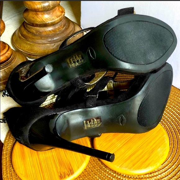 Black Shoes Heels ✨👠✨ - Picture 3 of 7